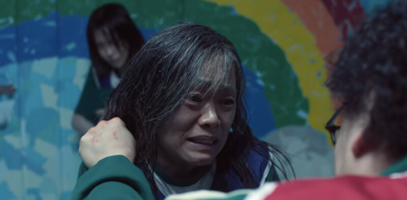 49 號為阻止兒子 007 號殺害剛生出女兒的 222 號,願意用自己的性命來換。 49 號為阻止兒子 007 號殺害剛生出女兒的 222 號,願意用自己的性命來換。