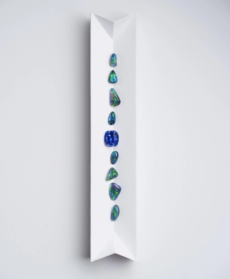 Flowing Curves 18K 白金藍寶石蛋白石項鍊