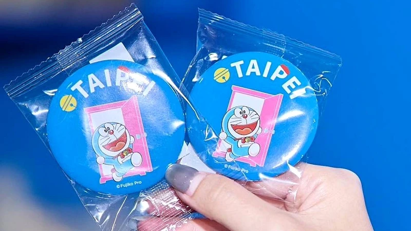 「哆啦A夢徽章」印有TAIPEI字樣