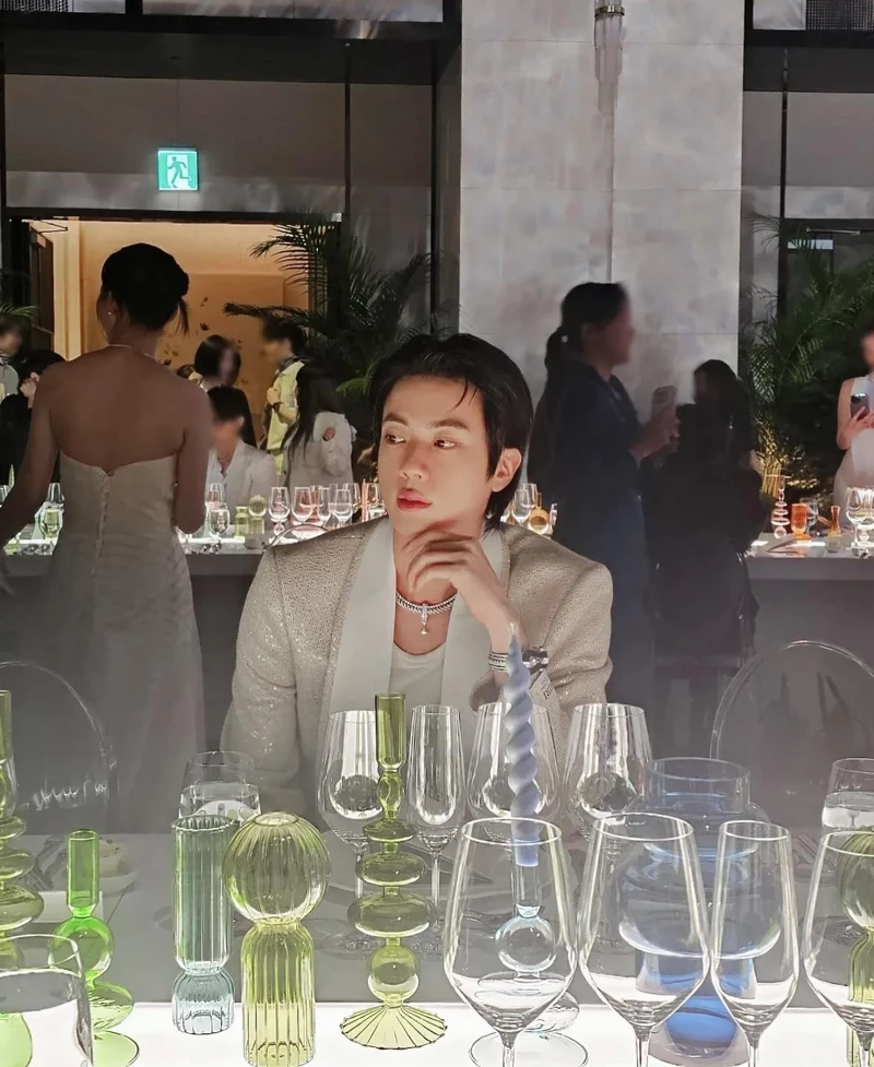 Jin代言珠寶品牌Fred