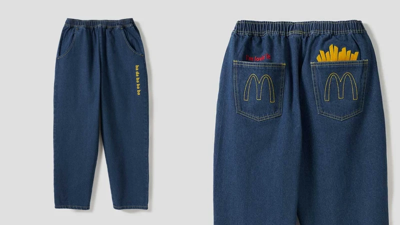 graniph x 麥當勞聯名薯條牛仔褲口袋細節,繡有M字Logo與薯條圖案,售價約台幣2,690 graniph x 麥當勞聯名薯條牛仔褲口袋細節,繡有M字Logo與薯條圖案,售價約台幣2,690