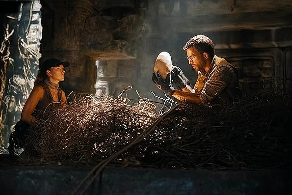 《侏羅紀世界：重生》中致敬史匹柏電影《法櫃奇兵》（Raiders of the Lost Ark）的場景