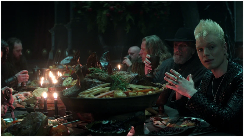 《睡魔》影集中還原漫畫裡壯觀的霧季宴會