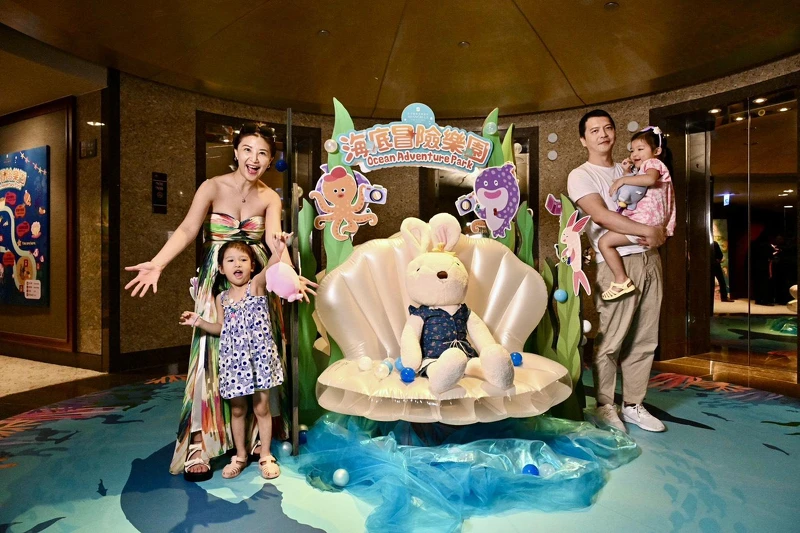 台北遠東香格里拉的「海底冒險樂園」擁有七大主題空間,透過任務卡闖關還能兌換小禮物,包括變身人魚公主盡情拍照打卡、闔家歡樂的釣魚、小廚神角色扮演,以及充滿趣味的史萊姆實驗課程等,打造豐富的親子互動體驗。台北遠東香格里拉提供。 台北遠東香格里拉的「海底冒險樂園」擁有七大主題空間,透過任務卡闖關還能兌換小禮物,包括變身人魚公主盡情拍照打卡、闔家歡樂的釣魚、小廚神角色扮演,以及充滿趣味的史萊姆實驗課程等,打造豐富的親子互動體驗。台北遠東香格里拉提供。