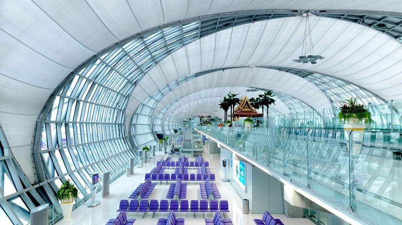 曼谷素萬那普機場大片玻璃帷幕設計