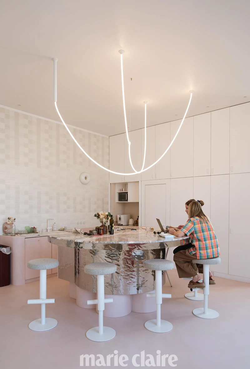 門口的吧台。 門口的吧台。