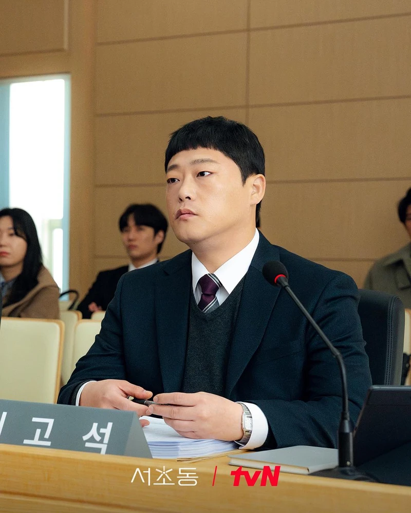 林成宰飾演河尚基。 林成宰飾演河尚基。