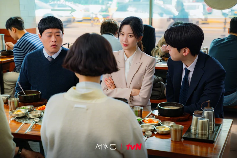 「飯局5人組」會在《瑞草洞》中帶領觀眾一探薪水律師們的美食地圖。 「飯局5人組」會在《瑞草洞》中帶領觀眾一探薪水律師們的美食地圖。