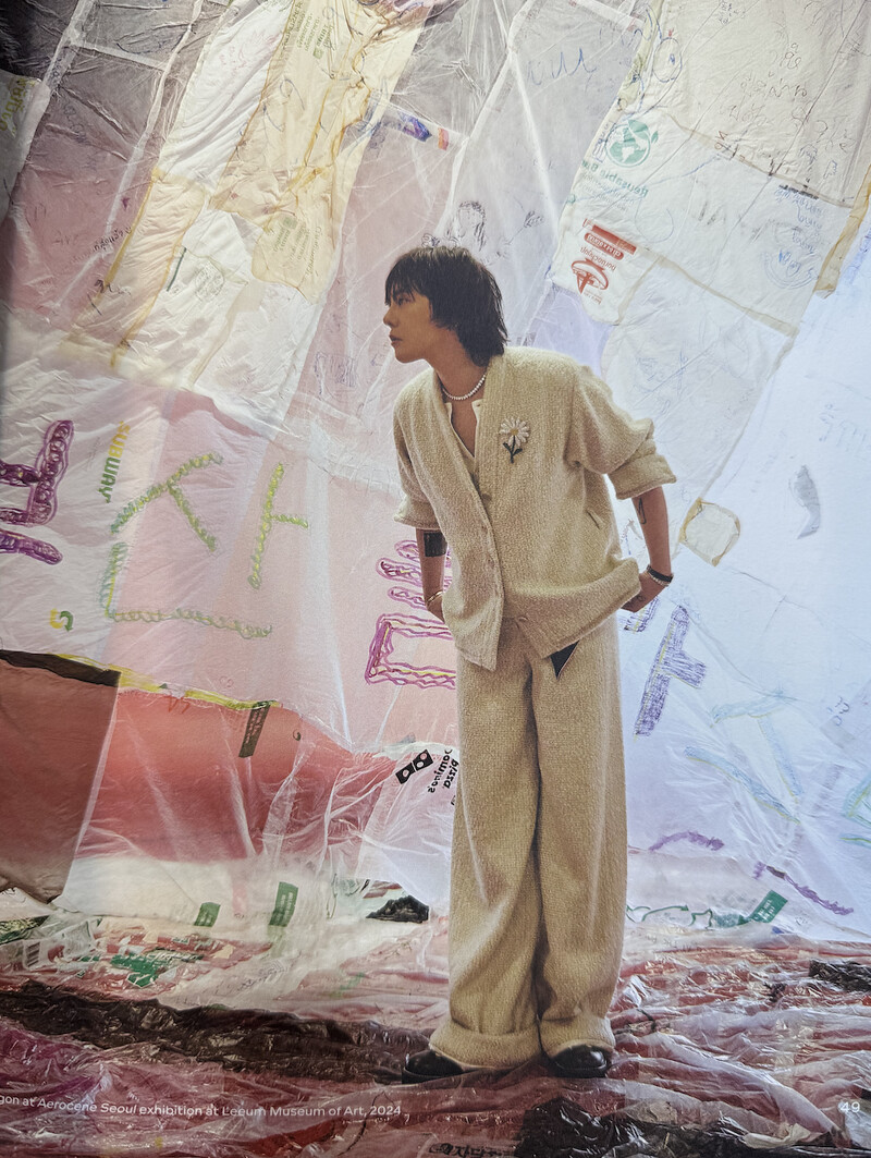 《ARTS & CULTURE Magazine Vol. 1》集結這些年香奈兒致力於藝術與文化的精彩內容，其中也包含於韓國舉辦的展覽，大使GD權志龍帥氣的模樣當然也有收錄。