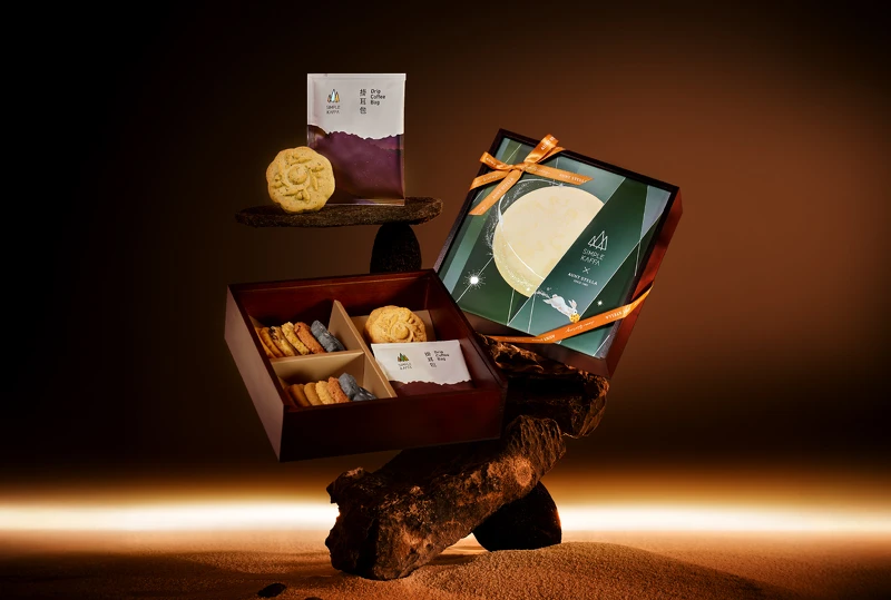 當世界冠軍咖啡遇上來自東京的手工餅乾 - Simple Kaffa 興波咖啡×Aunt Stella詩特莉聯名禮盒限量登場。 當世界冠軍咖啡遇上來自東京的手工餅乾 - Simple Kaffa 興波咖啡×Aunt Stella詩特莉聯名禮盒限量登場。