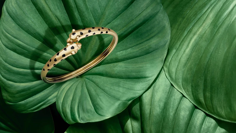 Panthère de Cartier美洲豹18K金手環。 Panthère de Cartier美洲豹18K金手環。