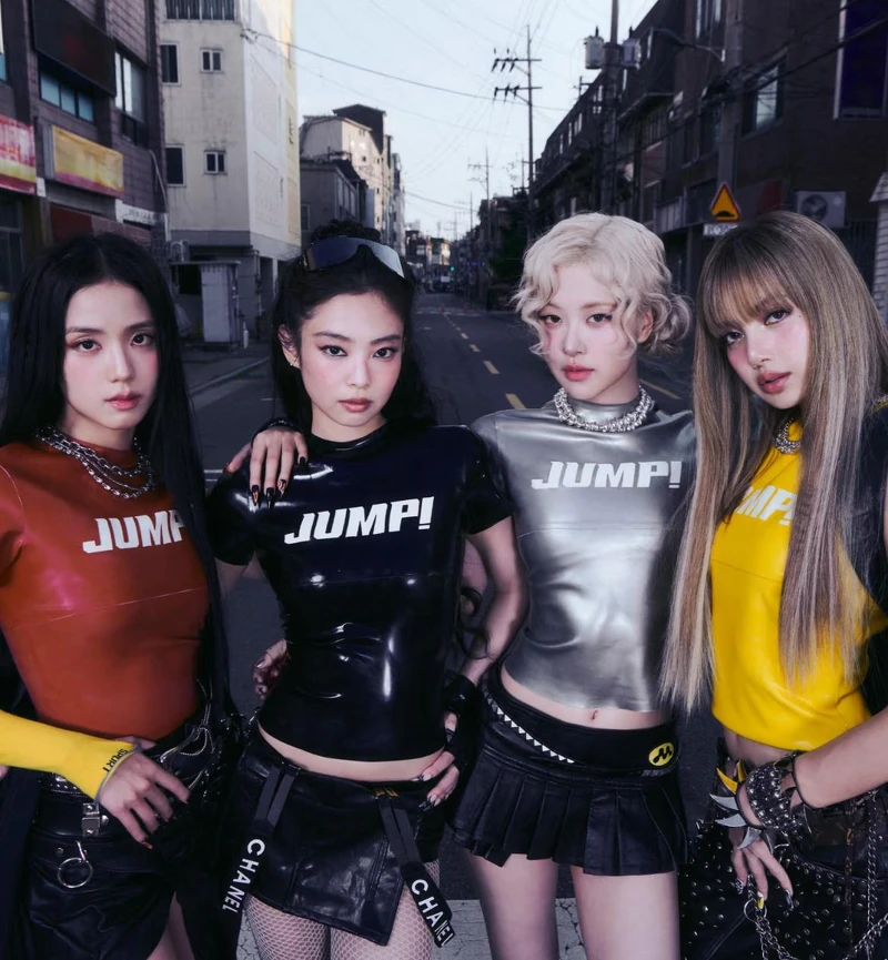BLACKPINK〈Jump〉MV造型,四位成員穿著不同顏色的Jump上衣 BLACKPINK〈Jump〉MV造型,四位成員穿著不同顏色的Jump上衣