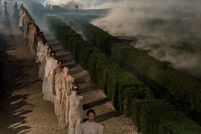 Maria Grazia Chiuri以2026早春度假系列作為告別Dior的最後一舞。