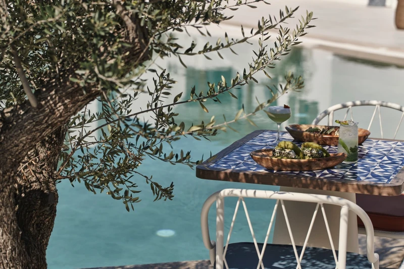 Parasporos 海灘旁的 Olvo 餐廳。