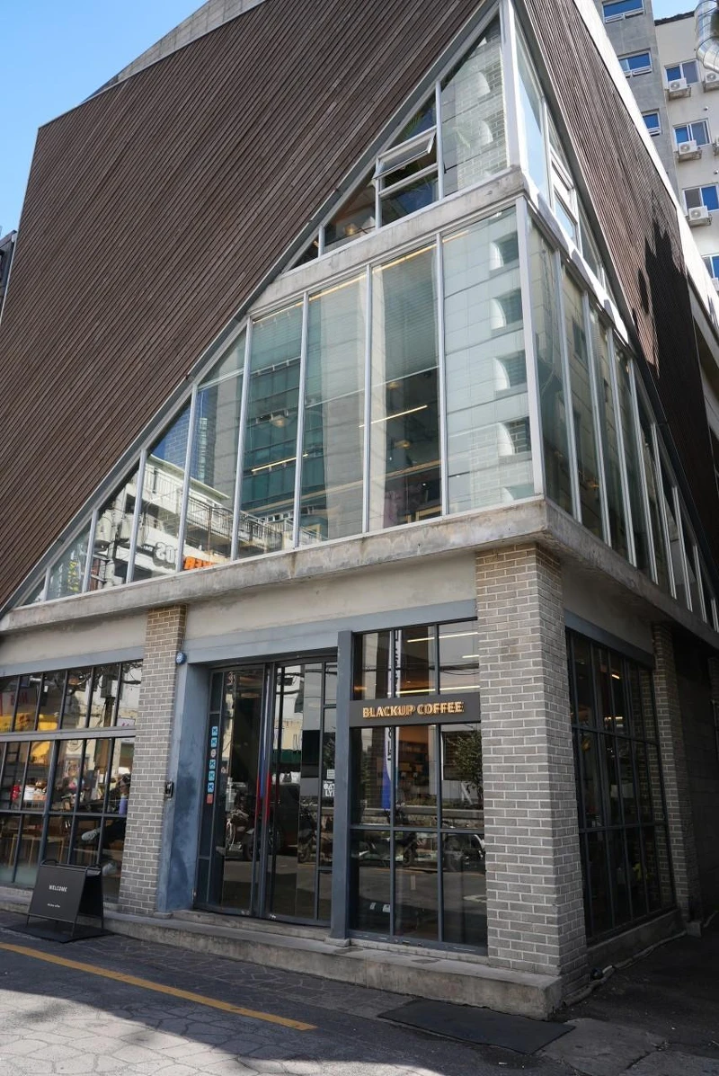 釜山西面站附近的精品咖啡廳「BLACKUP COFFEE」 (Photo/翻攝自Naver Map) 釜山西面站附近的精品咖啡廳「BLACKUP COFFEE」 (Photo/翻攝自Naver Map)