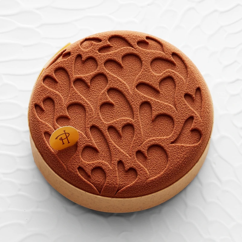 Ultime Coeurs Mêlés 黑巧克力香草心語 六吋，原價 $2,280。