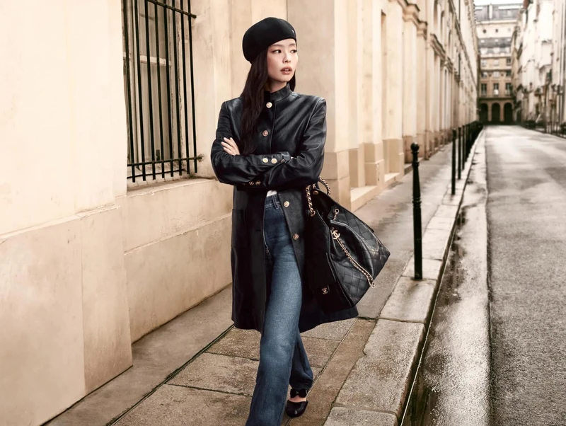 Jennie展示全新香奈兒Chanel 25後背包 Jennie展示全新香奈兒Chanel 25後背包