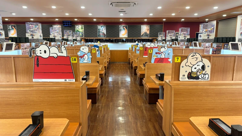 藏壽司x史努比聯名限定門市佈置