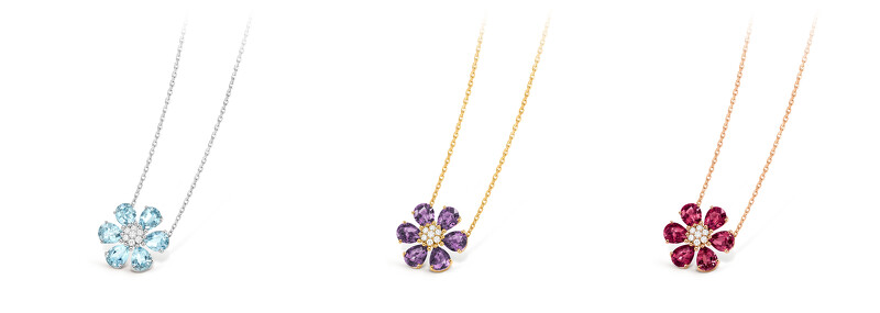 Fleurs d’Hawaï吊墜,18K白金,鑲嵌海藍寶石及鑽石(中型款式)、18K黃金,鑲嵌紫水晶及鑽石、18K玫瑰金,鑲嵌玫瑰榴石及鑽石(中型款式)。 Fleurs d’Hawaï吊墜,18K白金,鑲嵌海藍寶石及鑽石(中型款式)、18K黃金,鑲嵌紫水晶及鑽石、18K玫瑰金,鑲嵌玫瑰榴石及鑽石(中型款式)。