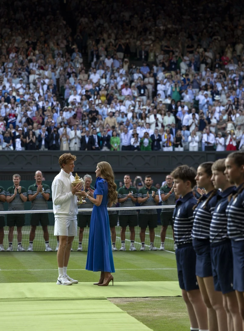 凱特王妃於溫布頓為男子決賽冠軍頒獎 凱特王妃於溫布頓為男子決賽冠軍頒獎