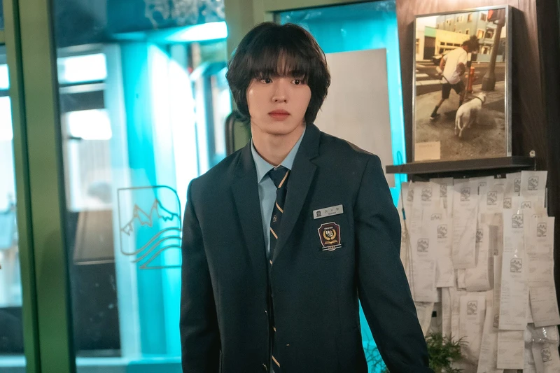 元奎彬在劇中是一位年下犬系男友。 元奎彬在劇中是一位年下犬系男友。