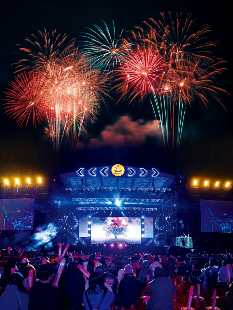 2025花蓮夏戀嘉年華會施放三晚煙火秀
