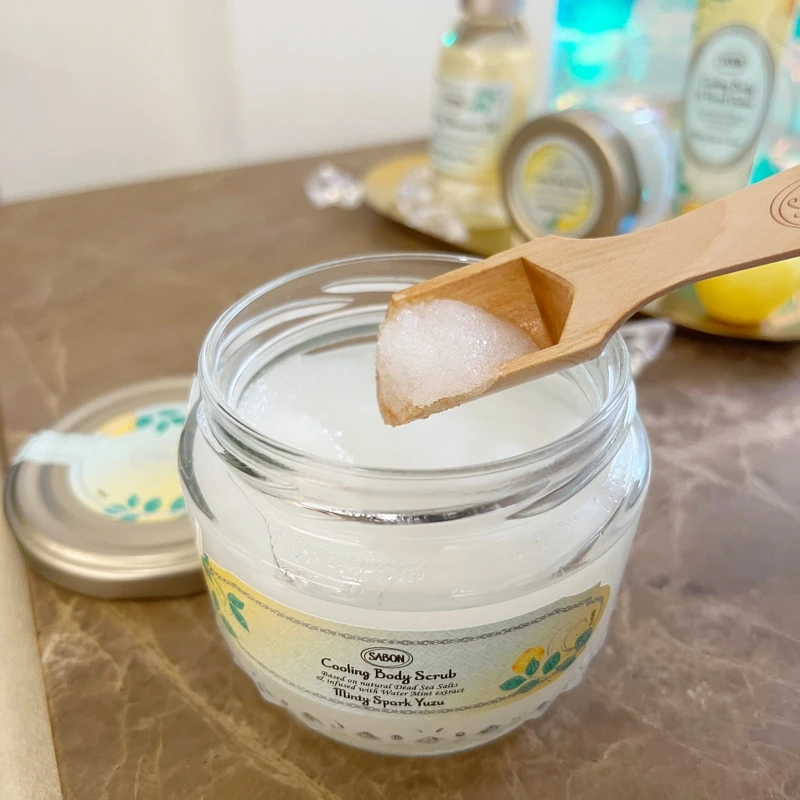 SABON沁柚莫西多身體磨砂膏質地示意。