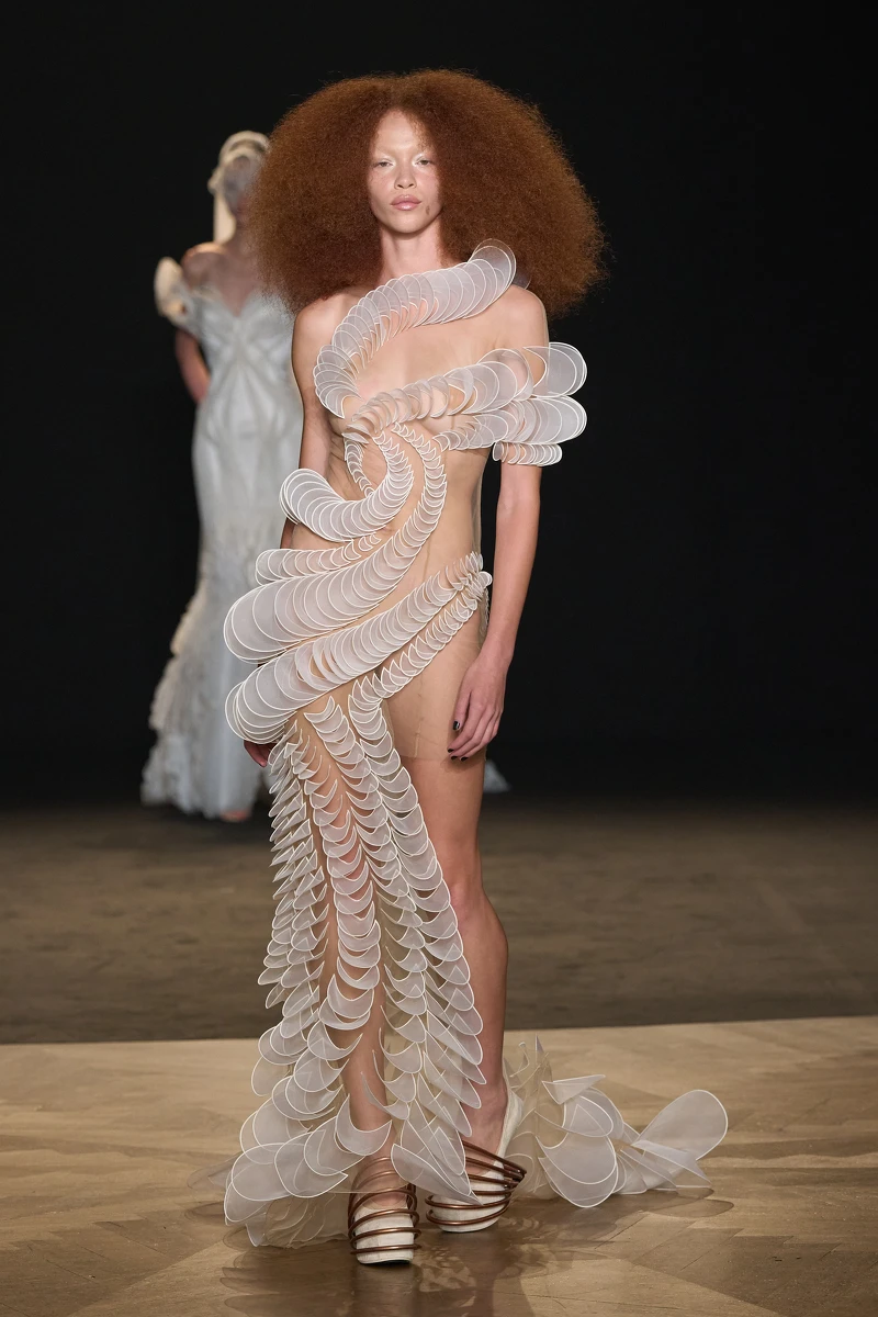 Iris van Herpen2025秋冬訂製大秀。 Iris van Herpen2025秋冬訂製大秀。