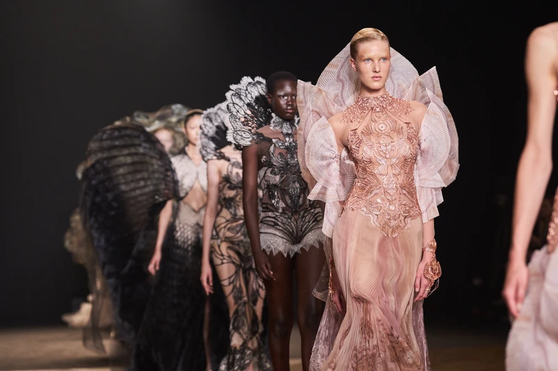 Iris van Herpen2025秋冬訂製大秀。 Iris van Herpen2025秋冬訂製大秀。