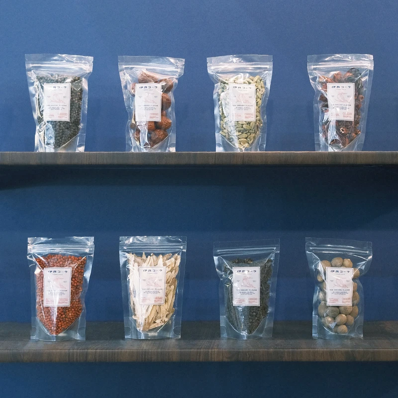 日本手工精釀「伊良可樂」,以可樂果、柑橘與漢方草藥調製而成 日本手工精釀「伊良可樂」,以可樂果、柑橘與漢方草藥調製而成