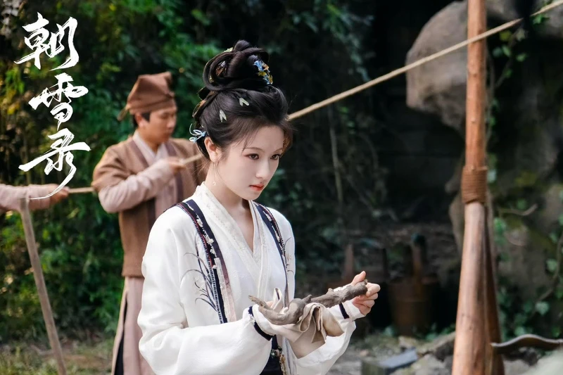 李蘭迪演起古代女醫架勢十足。