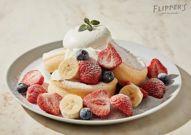 Dream Plaza美食|FLIPPER’S的「Taipei 101 Strawberry Tower」舒芙蕾草莓塔 Dream Plaza美食|FLIPPER’S的「Taipei 101 Strawberry Tower」舒芙蕾草莓塔