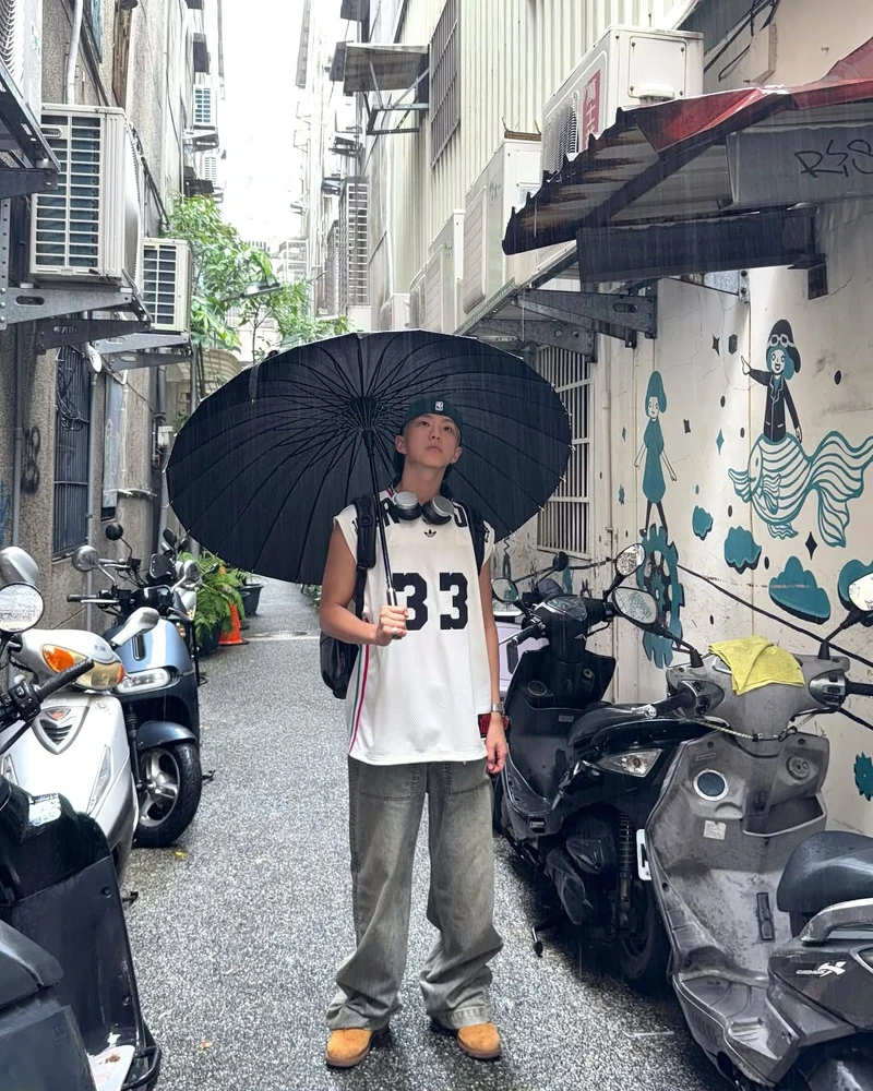 HOSHI台灣私服造型,展現手臂線條 HOSHI台灣私服造型,展現手臂線條