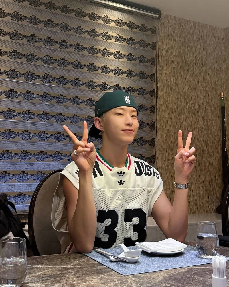 HOSHI戴著棒球帽 HOSHI戴著棒球帽