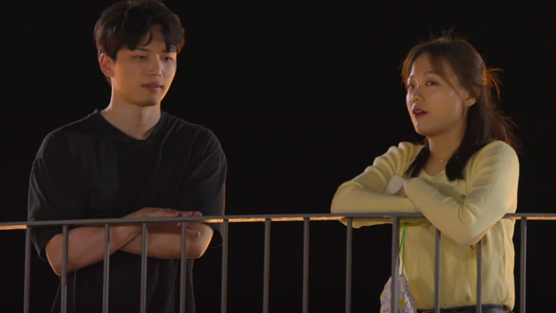 《母胎單身戀愛大作戰》節目中，參加者們在宿舍的場景