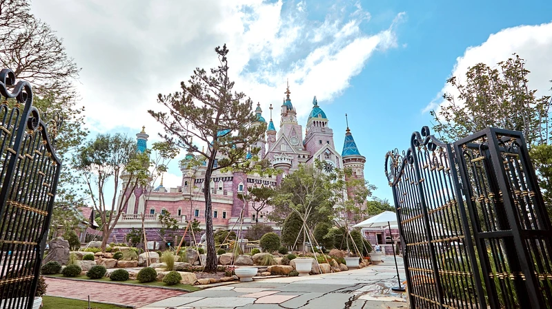 「歐樂沃築夢城堡」入口處大門