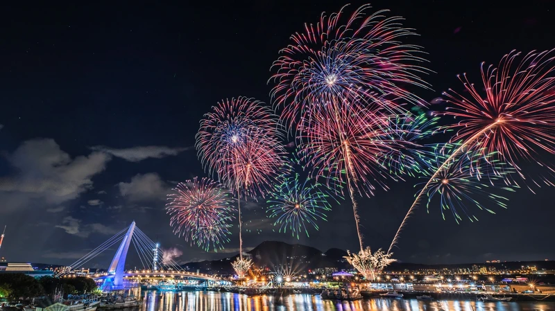 淡水漁人碼頭煙火往年照 淡水漁人碼頭煙火往年照