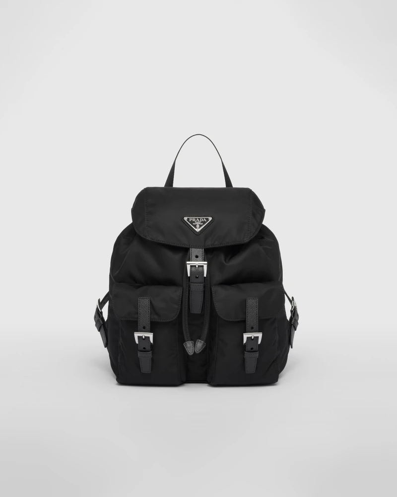 Small Re-Nylon backpack NT.75,000、尺寸:28 x 23.5 x 12 公分 Small Re-Nylon backpack NT.75,000、尺寸:28 x 23.5 x 12 公分