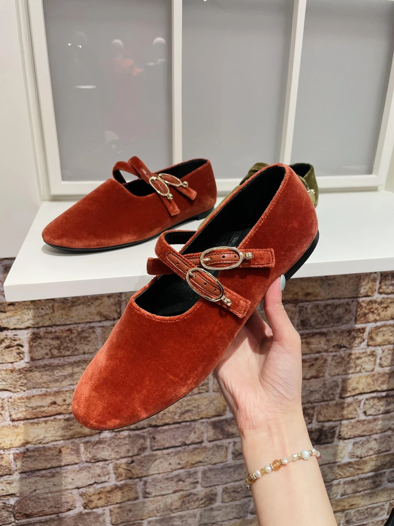 Longchamp Le Foulonné芭蕾舞鞋，飾有橢圓形扣環，售價NT$14,500