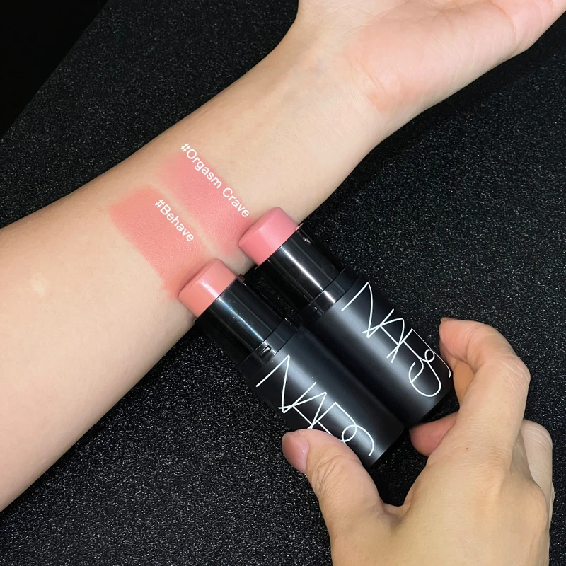 NARS高調炫色眼頰棒亞洲推薦色#Orgasm Crave、#Behave手部試色。