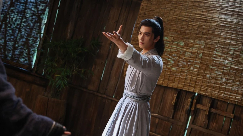 楊洋眼神轉換細膩。