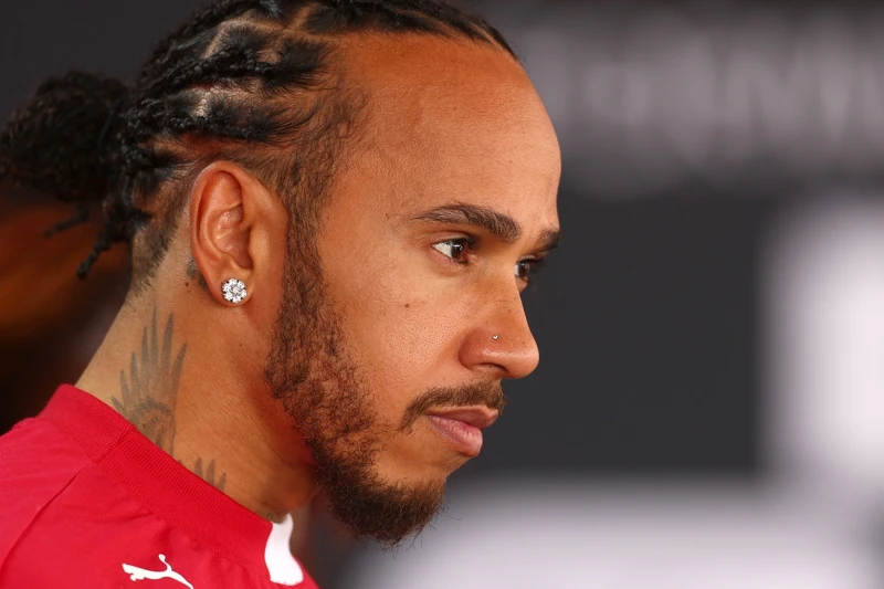路易斯・漢米爾頓（Lewis Hamilton）以監製與技術顧問的身份力挺《F1電影》。