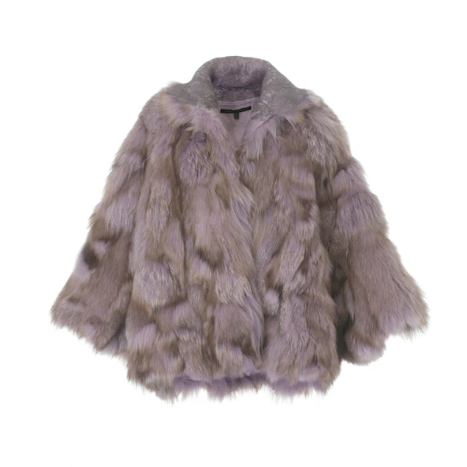 Shiatzy Chen 粉紫色皮草大衣,體現異材質混搭的大膽品味。 (Photo / Shiatzy Chen)