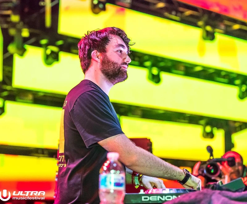 「雙面歐神」Oliver Heldens 