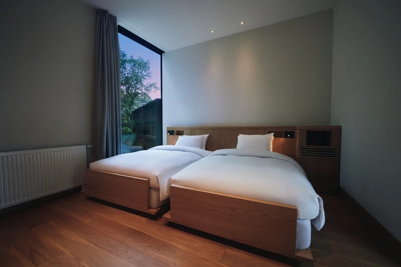 每棟 Villa 可入住四人。 每棟 Villa 可入住四人。