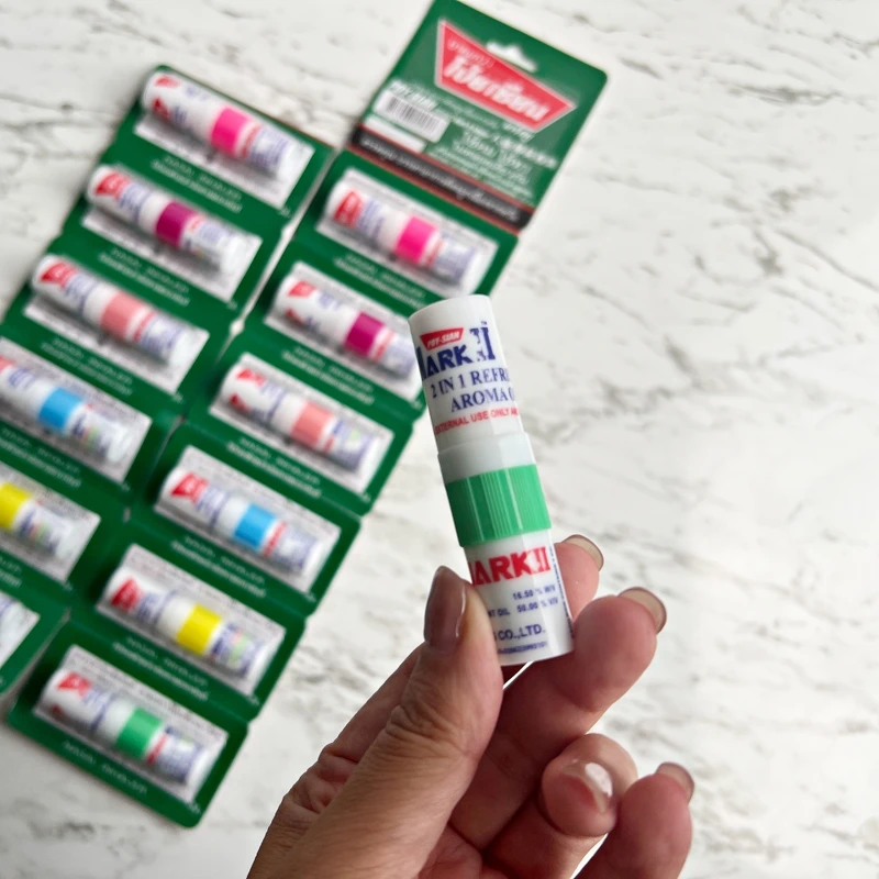 泰國「國民鼻通」POY-SIAN八仙薄荷棒。 泰國「國民鼻通」POY-SIAN八仙薄荷棒。