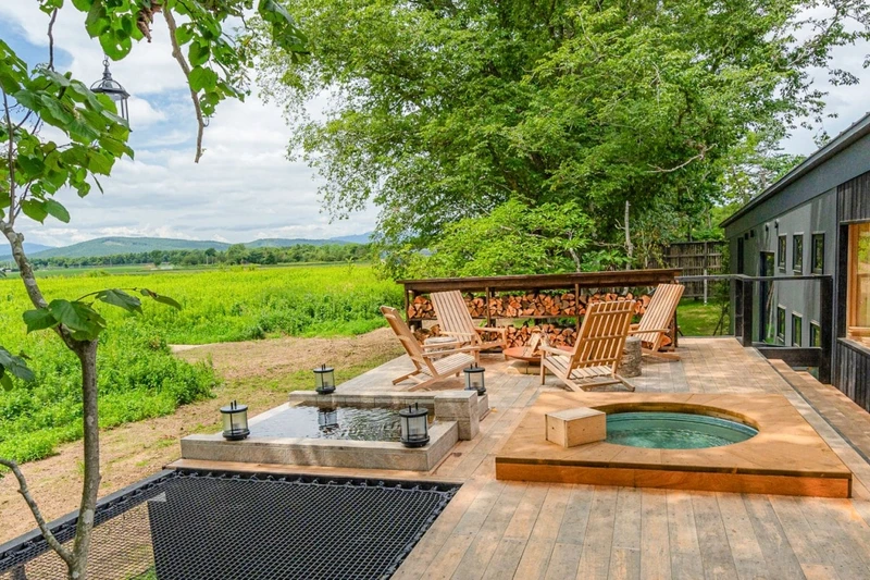 戶外泳池、溫泉池。 戶外泳池、溫泉池。