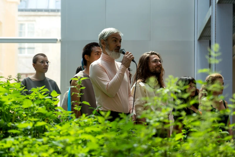 陶宛藝術家麗娜．拉蓓利代（Lina Lapelytė）大型現場作品《斜坡研究》（Study of Slope）｜圖片來源：北美館