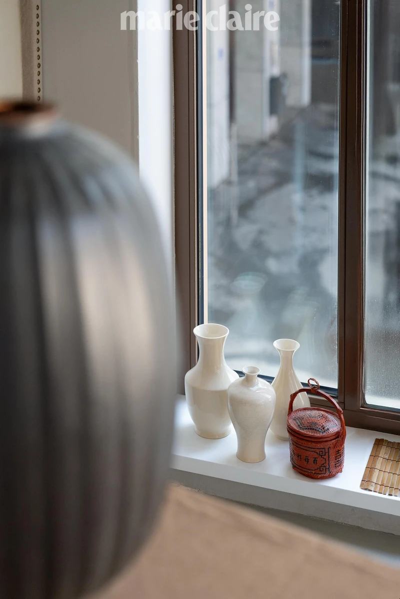 .工作室裡的擺設,是兩人生命故事濃縮。只放置幾件深具意義物品,讓空間顯得乾淨寬敞,腦袋也比較不容易打結。 .工作室裡的擺設,是兩人生命故事濃縮。只放置幾件深具意義物品,讓空間顯得乾淨寬敞,腦袋也比較不容易打結。