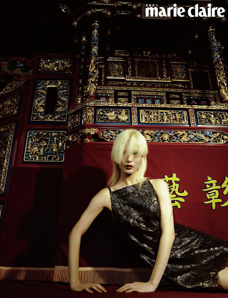 金色花卉蕾絲洋裝，Michael Kors。